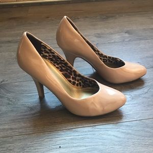Fergalicioua Patent leather blush pumps | size 7